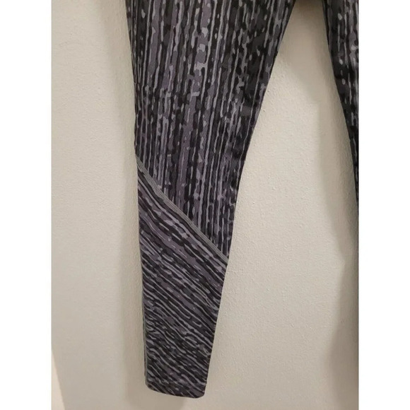 Nike Women Workout Tights Gray Black White Size XS - Picture 8 of 10